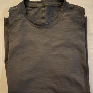 Lululemon black workout shirt
